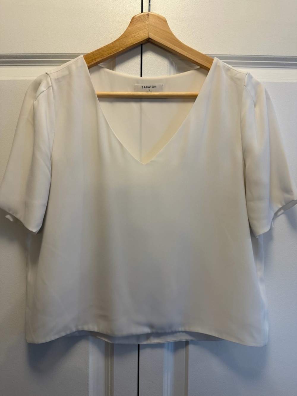Babaton Cream V-Neck Short Sleeve Blouse